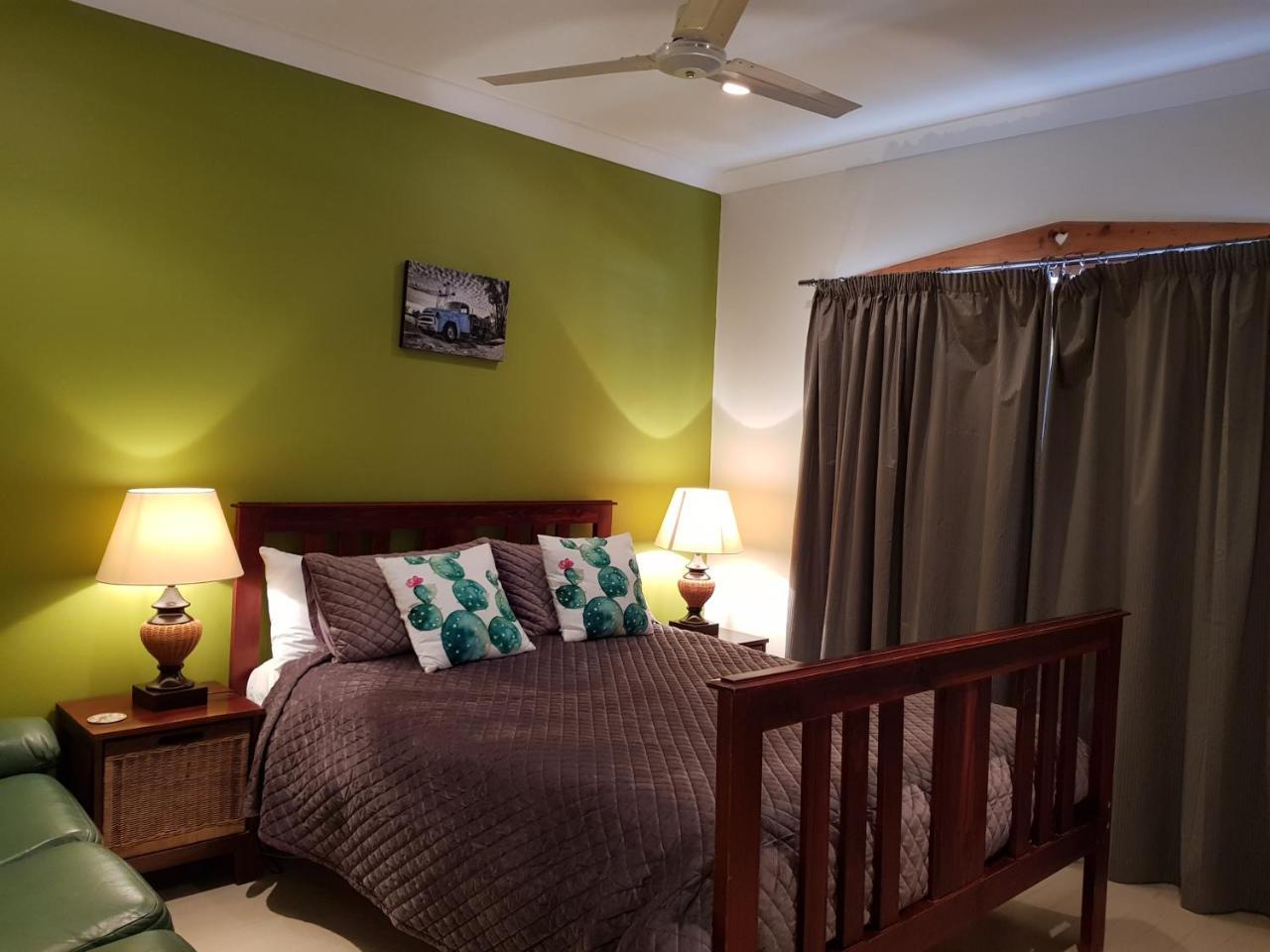 Sonja'S Bed And Breakfast Lightning Ridge Buitenkant foto
